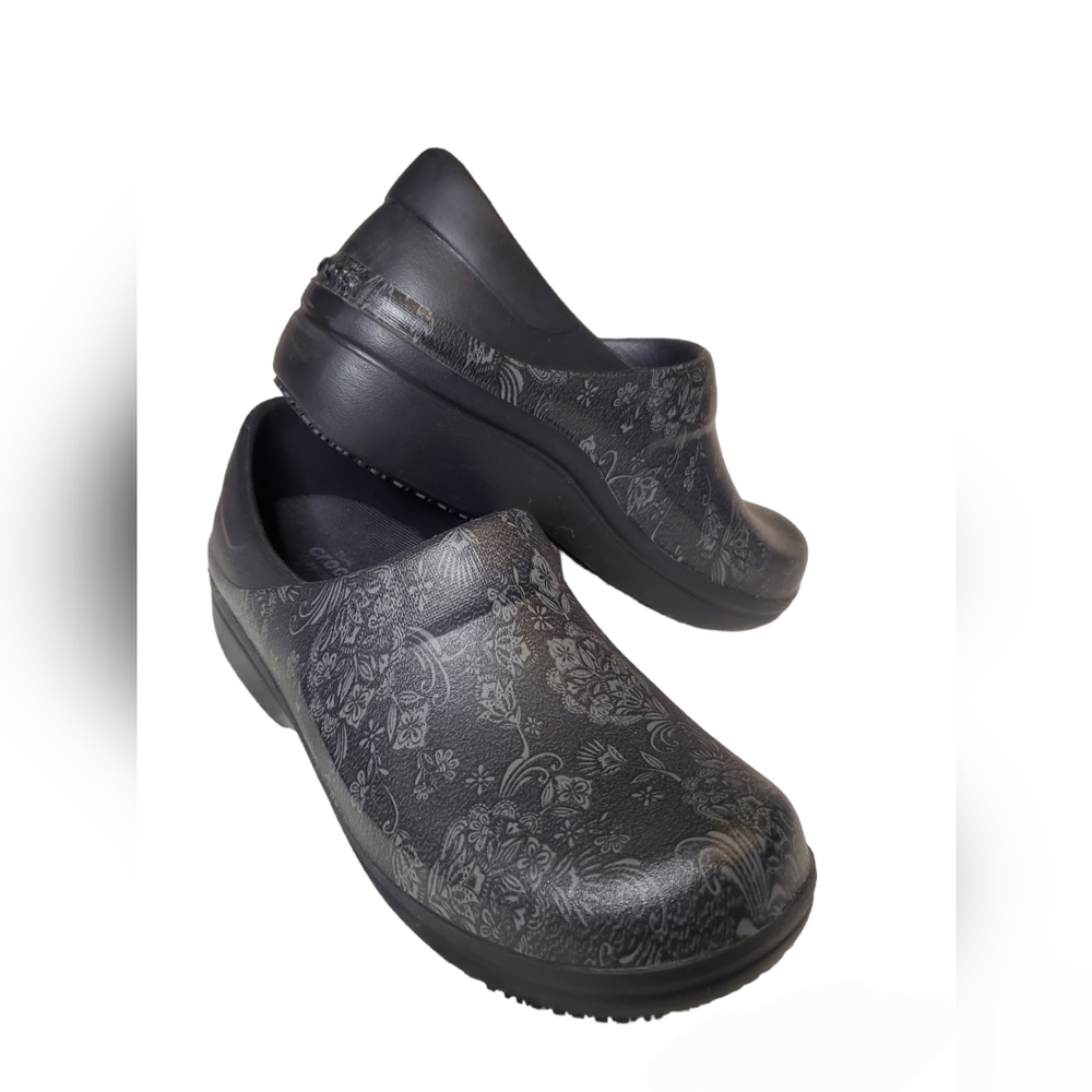 Crocs Women's Floral Black Slip On Slip Resistant Work Low Top Clog Shoes Size 8